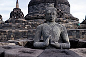 Buddha-Statue aus Stein, Borobudur, Mahayana-Buddhistischer Tempel aus dem 9. Jahrhundert, UNESCO, Java, Indonesien