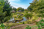 Blick auf den Gyokusenin-Maru-Garten auf dem Gelände der Burg Kanazawa, Stadt Kanazawa, Präfektur Ishikawa, Honshu, Japan