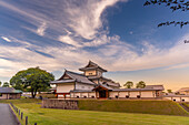 Blick auf das Hashizume-mon-Tor, Schloss Kanazawa, Stadt Kanazawa, Präfektur Ishikawa, Honshu, Japan