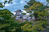 Blick auf das Nezumita-mon-Tor, Eingang zum Kanazawa-Schloss und -Park, Kanazawa-Stadt, Präfektur Ishikawa, Honshu, Japan