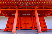 Blick auf das Rengeoin Todaimon (Großes Osttor) im Sanjusangendo-Tempel, Sanjusangendomawari, Bezirk Higashiyama, Kyoto, Honshu, Japan