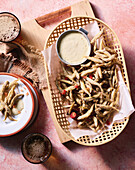 Frittierter Whitebait mit Zitronen-Aspen-Aioli