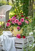 Blumenstrauß mit Dahlien, Astern und Felberich