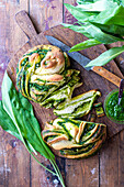 Bärlauch-Pesto-Zopfbrot