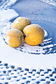 Stilleben Apfel im Schnee mit Frost 