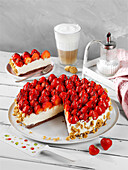 Stracciatella strawberry cake with quark cream and amarettini