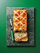 Hot Cross Buns aus der Heißluftfritteuse mit Käse