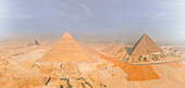 Luftaufnahme der Großen Pyramide von Gizeh, größte der ägyptischen Pyramiden in einem Komplex, Ägypten