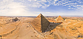 Luftaufnahme der Großen Pyramide von Gizeh, größte der ägyptischen Pyramiden in einem Komplex, Ägypten