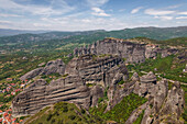 Luftaufnahme der schönen Felsformation im Meteora-Tal, Trikala, Griechenland