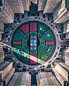 Luftaufnahme der städtischen Geometrie des Innenhofs in Moskau von oben, Moskau, Russland