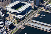 Luftaufnahme des pulsierenden Wunderstadions und des Hafenviertels mit modernen Gebäuden und Hafen, Docklands, Melbourne, Australien