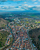 Luftaufnahme von Thann im Haut-Rhin, im Großen Osten, Elsass, Frankreich