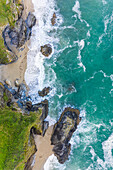 Luftaufnahme der Lantic Bay bei Sonnenuntergang, Draufsicht, Polruan, Cornwall, Vereinigtes Königreich