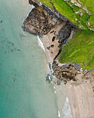 Luftaufnahme von Bossiney Cove, Draufsicht, Tintagel, Cornwall, Vereinigtes Königreich