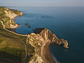 Luftaufnahme von Durdle Door bei Sonnenuntergang,West Lulworth,Dorset,UK