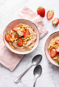 Amaranth porridge with strawberries