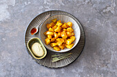Patatas bravas aus der Heißluftfritteuse mit Aioli