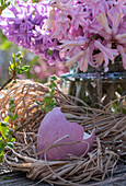 Hyazinthen mit Chinaschilf Nest