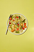 Pasta with green asparagus and avocado