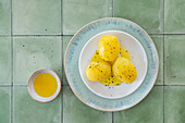 Jacket potatoes with linseed oil and caraway seeds