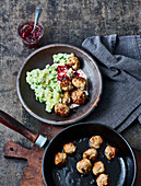 Potato and pea mash with Köttbullar
