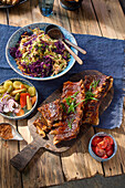 Cole Slaw mit Spitz- und Rotkohl, Baby Back Ribs mit Rub und Gemüse-Pickles