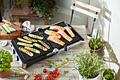Lachs und Zucchini vom Tischgrill