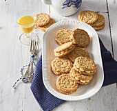 Sandwich biscuits with eggnog cream