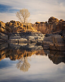 USA, Arizona, Prescott. Rock formations and Watson Lake.