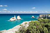 Zwei Schwestern Felsformationen in Torre dell Orso, Melendugno, Bezirk Lecce, Apulien, Italien