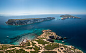 Blick von der Isola di Capraia auf den Archipel von Isola san Nicola und Isola san Domino. Tremiti-Inseln, Bezirk Foggia, Apulien, Italien.