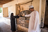 Springbrunnen im Palmenhain des Dorfes Misfat (Misfah) Al Abriyeen in Jebel Akhdar, Sultanat Oman