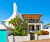 Bridge House, built in 1707, one of the oldest buildings on the island, now a small art gallery, St. George, Bermuda