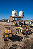 Wassertankstelle in Zouar, Tibesti-Gebirge, Tschad