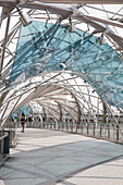 Detail der Hightech-Fußgänger-Helixbrücke mit DNA-Strukturen, Singapur