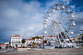 Riesenrad auf dem Platz von Sitio, Nazare, Portugal