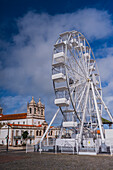 Riesenrad auf dem Platz von Sitio, Nazare, Portugal