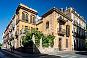 Explore the unique architecture of a historical house designed by Antonio Arévalo in 1912, nestled in Seville’s Arenal neighborhood.