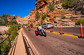 Dreirädriges Motorrad und Verkehr in der Zion National Park Area