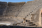 Das Odeon oder Kleine Theater, Gebäude VIII.7.18, in den antiken römischen Ruinen von Pompeji, Italien.