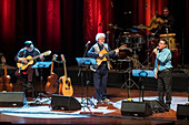Inti-Illimani und Quilapayún sind zwei der repräsentativsten Gruppen der Nueva Canción Chilena, einer Musikbewegung, die in den 1960er Jahren entstand und sich durch eine starke folkloristische Identität und ein tiefes soziales und politisches Engagement auszeichnet, Medellin, Kolumbien