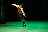 Allegro Dance Studio is an academy dedicated to teaching classical ballet and promoting dance in Medellín. It develops classical ballet training programs based on a deep understanding of technique, while also promoting and supporting artistic projects.
