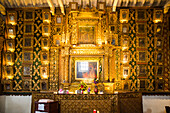 Immaculate Conception Church. Church built in 1693. It preserves within it objects of high historical, religious and cultural value such as the altar of mirrors and the triumphal arch, carved in high relief and polychrome wood with figures of saints and the devil. The altar of mirrors has 33 mirrors, which were used to support evangelization. The natives were told that they saw their spirits or the image of the God preached by the Jesuits in the mirrors. Everything in the church is from the Baroque period and is made of wood with Quito art in gold leaf.