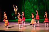 Das Allegro Dance Studio ist eine Akademie, die klassisches Ballett unterrichtet und den Tanz in Medellín fördert. Es entwickelt klassische Ballettausbildungsprogramme, die auf einem tiefen Verständnis der Technik basieren, und fördert und unterstützt gleichzeitig künstlerische Projekte.