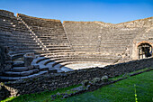 Das Odeon oder Kleine Theater, Gebäude VIII.7.18, in den antiken römischen Ruinen von Pompeji, Italien.