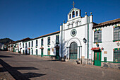Monguí is a municipality with a rich colonial heritage. Recognized as one of the most beautiful towns in Colombia, it preserves its traditional architecture with cobblestone streets, tiled-roof houses, and balconies adorned with flowers. Monguí is part of Colombia's Network of Heritage Towns.