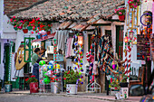 Monguí is a municipality with a rich colonial heritage. Recognized as one of the most beautiful towns in Colombia, it preserves its traditional architecture with cobblestone streets, tiled-roof houses, and balconies adorned with flowers. Monguí is part of Colombia's Network of Heritage Towns.