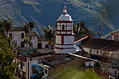 The municipality of Santo Domingo de Silos is located in the department of Norte de Santander, in the northeast of Colombia. Geographically, it is located in the Eastern Andes mountain range, at an altitude of approximately 2,850 meters above sea level. It borders municipalities such as Pamplona, ??Chitagá, Mutiscua and Cácota, in an area characterized by mountainous landscapes, moorlands and agricultural activities. It is part of the Santurbán Páramo, a water source for Santander and Norte de Santander.