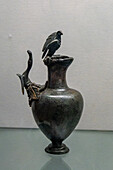Bronzeweinkrug aus dem 1. Jahrhundert in der Galerie des vesuvianischen Lebens, Archäologisches Nationalmuseum von Neapel, Neapel, Italien.
